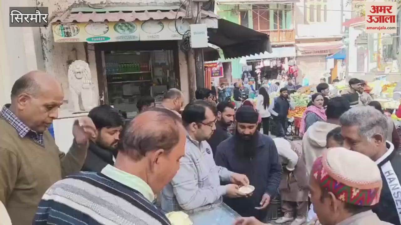 Sirmour The Khera temple committee distributed prasad to the devotees
