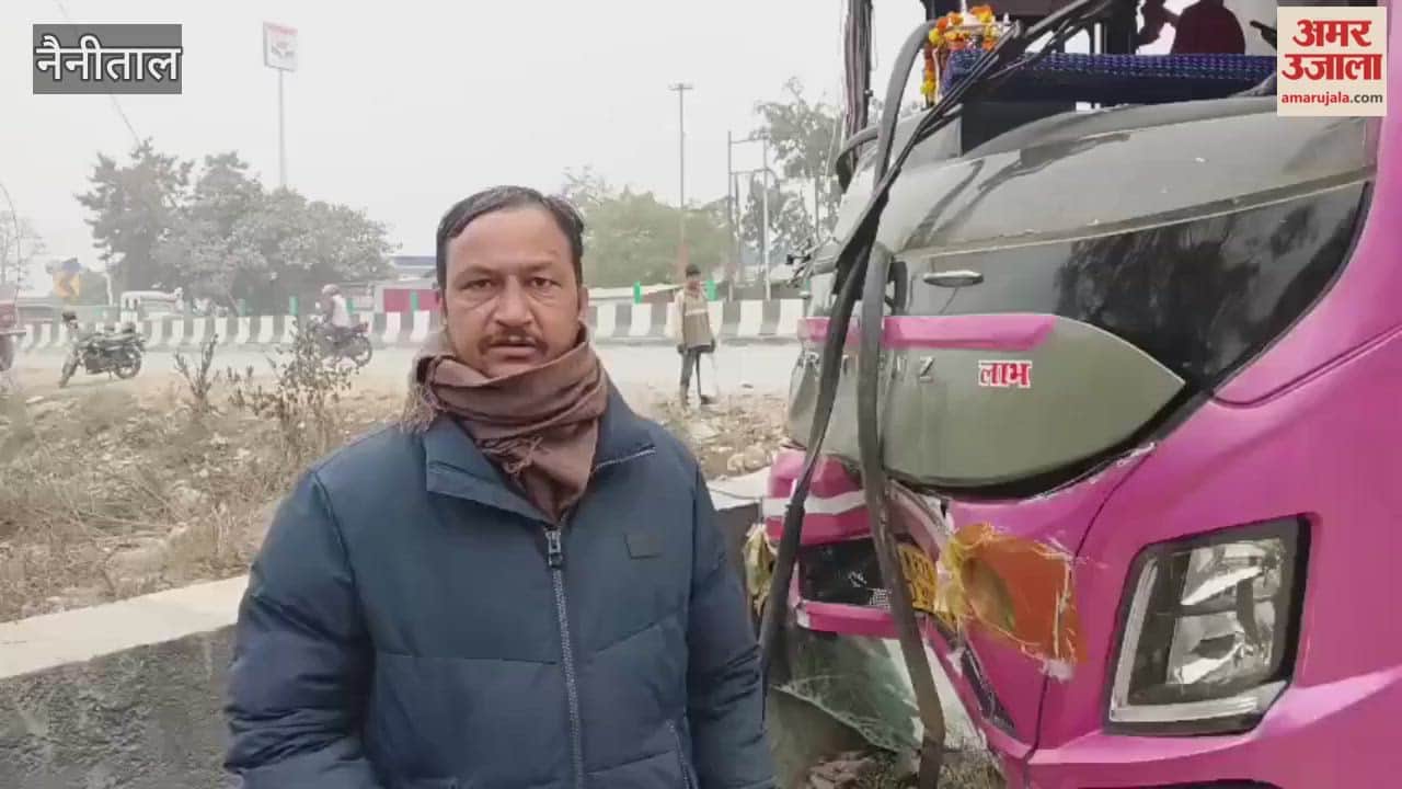 A dumper truck and a tourist bus collided on the Haldwani Gaula Par bypass road