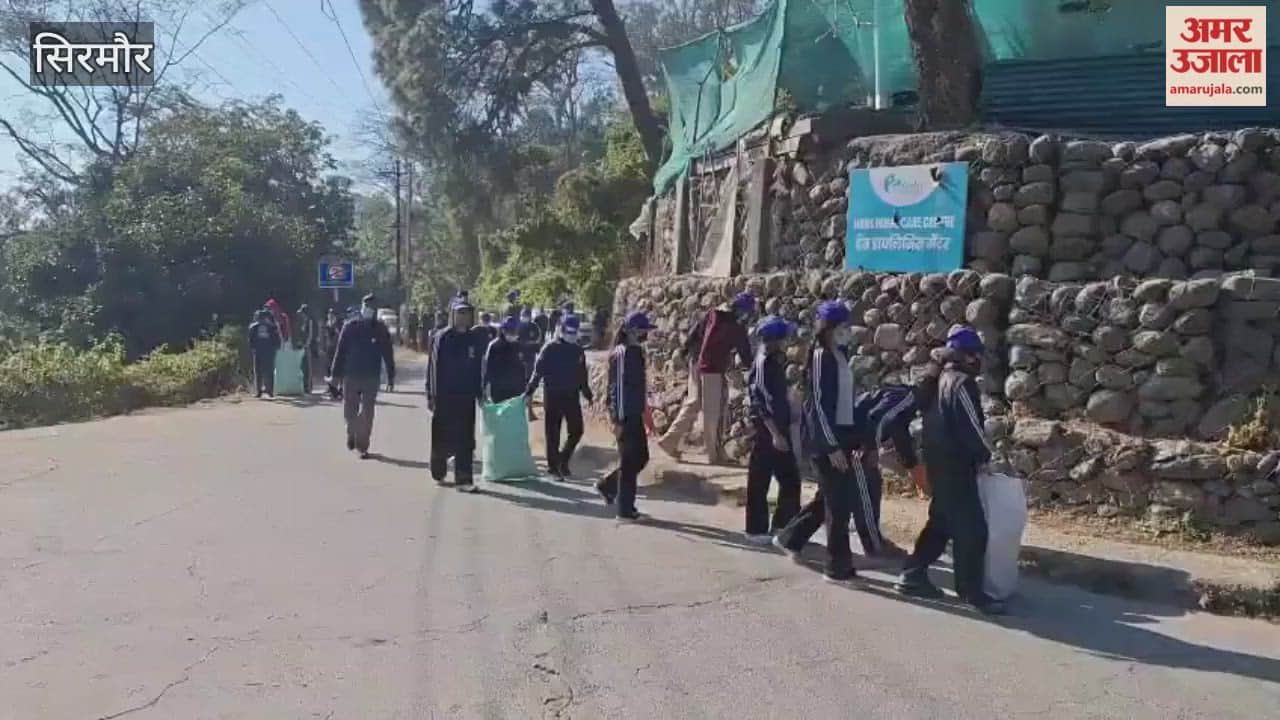 Sirmour Volunteers conducted a special cleanliness drive around Nahan Medical College