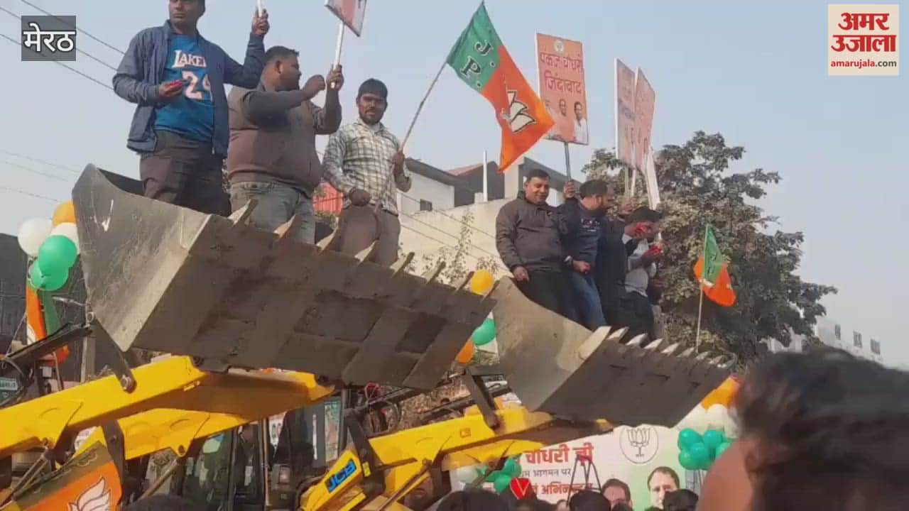 Meerut: Flowers were showered while standing on the bulldozer.