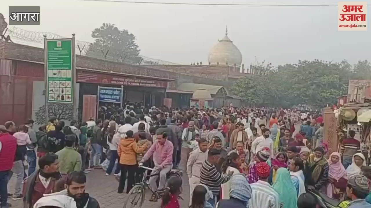Crowds of tourists flocked to see Taj