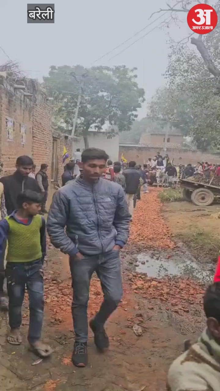 MP Sanjay Singh reached Jaraul village in Bareilly by riding on a bullock cart