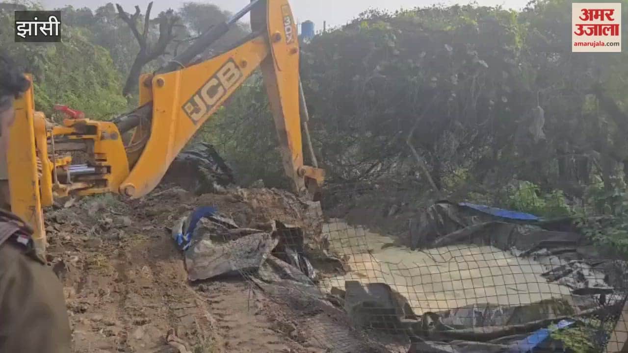 Jhansi: Police crackdown on illegal liquor distilleries in Mauranipur, thousands of litres of liquor destroyed