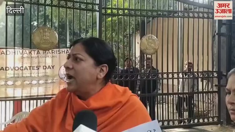 कुलदीप सिंह सेंगर को जमानत देने के दिल्ली हाई कोर्ट के फैसले के खिलाफ प्रदर्शन