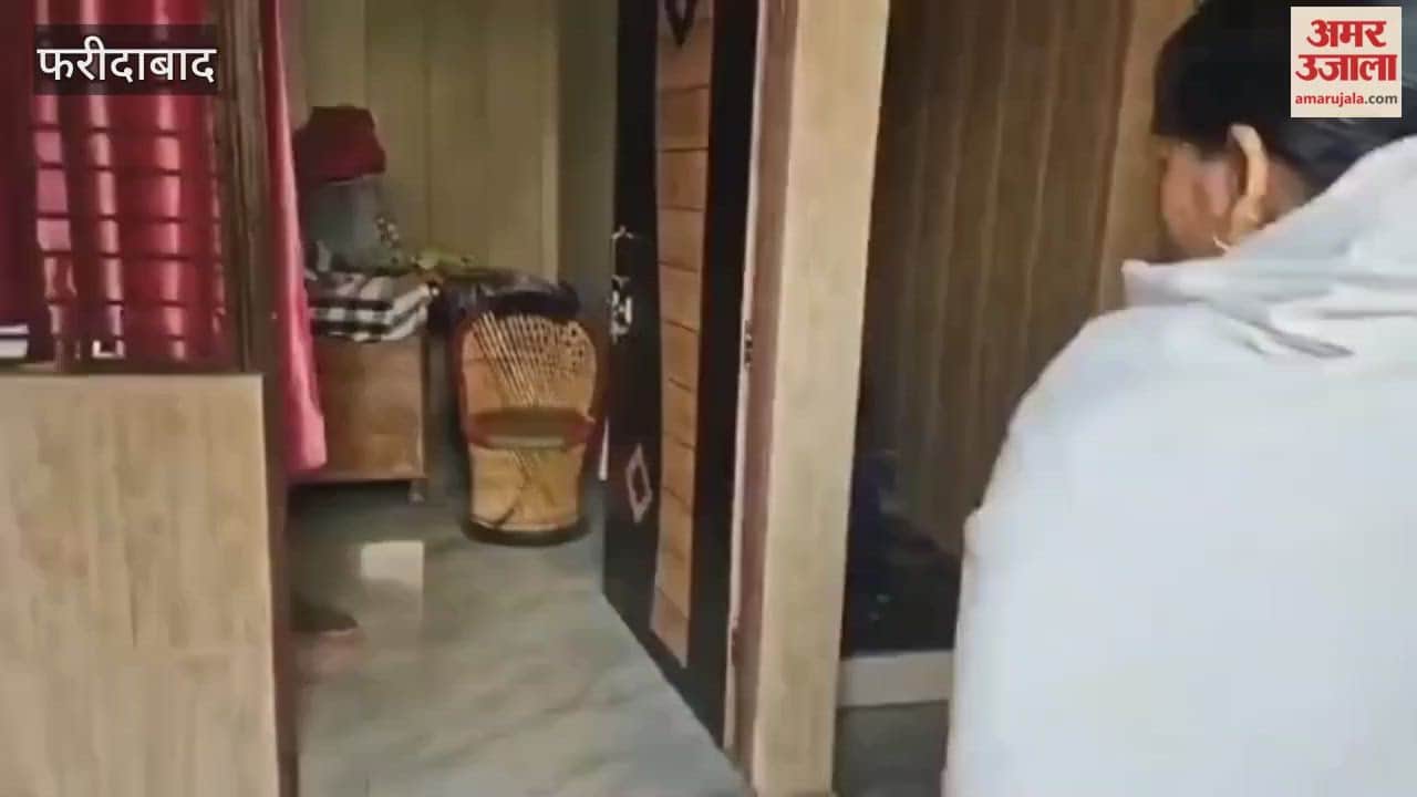 Theft in locked house in Faridabad