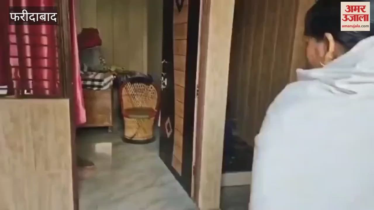 Theft in locked house in Faridabad