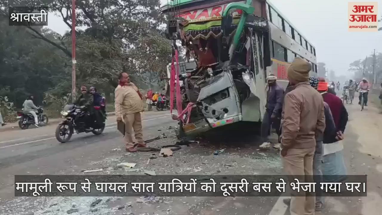 VIDEO: कोहरे में टकराईं दो डबल डेकर बस, 10 घायल, तीन की हालत नाजुक