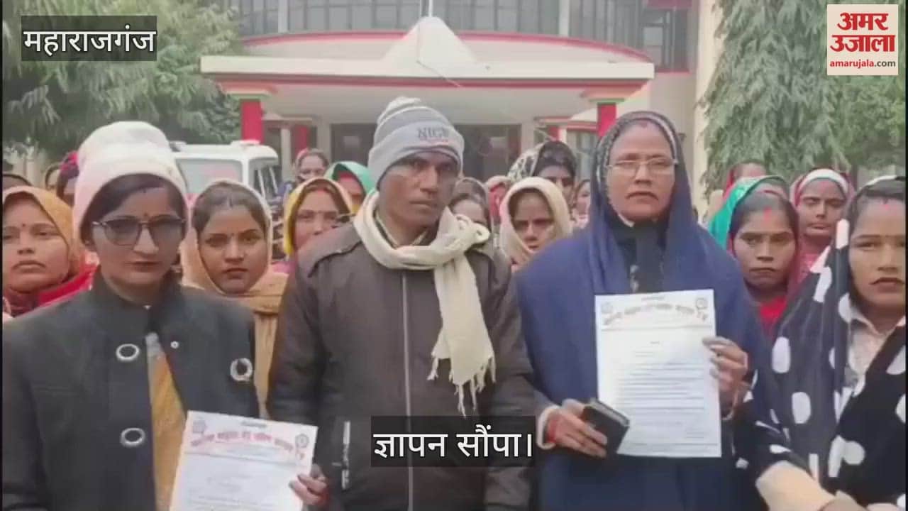 Safai Karamcharis submitted a memorandum to the DM and placed these demands.