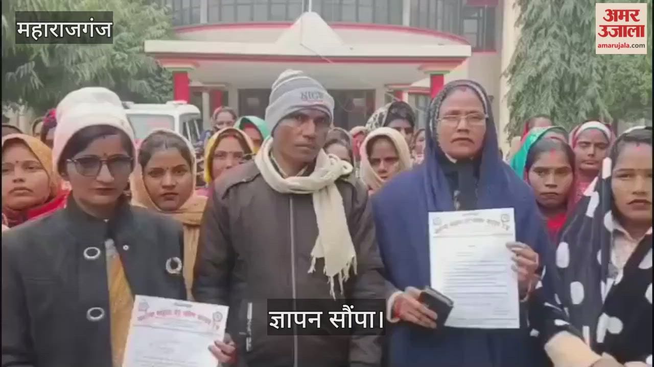 Safai Karamcharis submitted a memorandum to the DM and placed these demands.