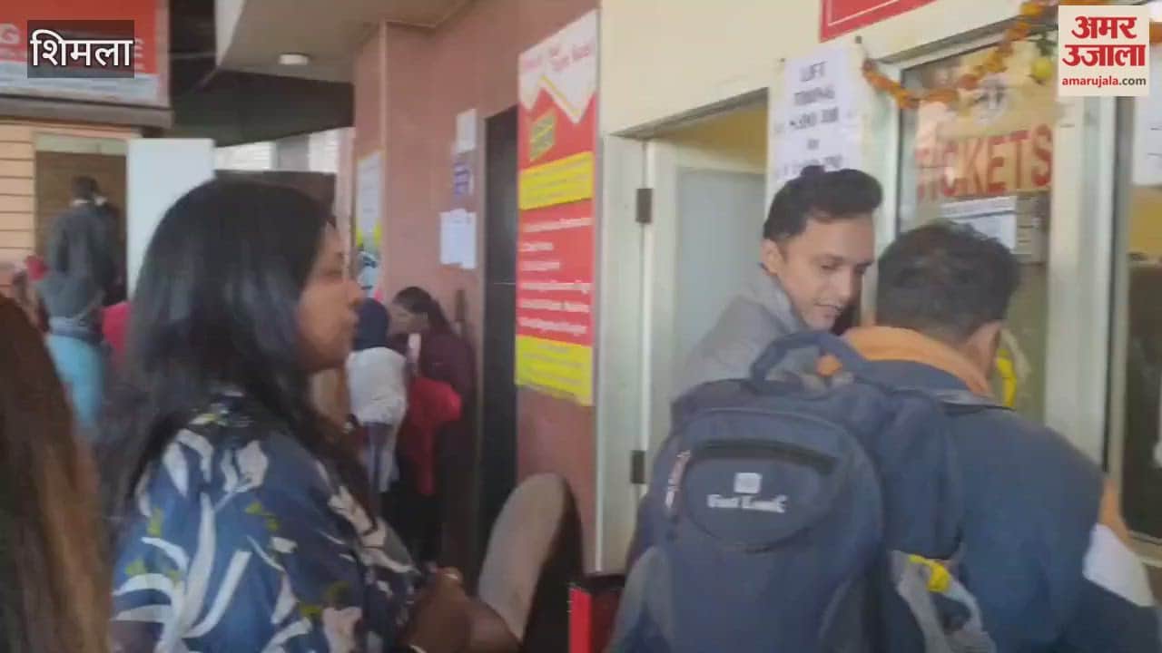 Shimla A huge crowd of tourists flocked to Shimla over the weekend resulting in long queues outside the lift