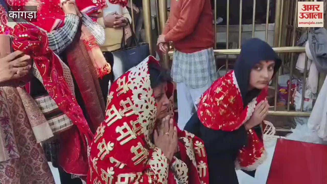 Kangra MLA Kamlesh Thakur offered prayers at the shrine of Maa Chintpurni, a revered Shakti Peeth