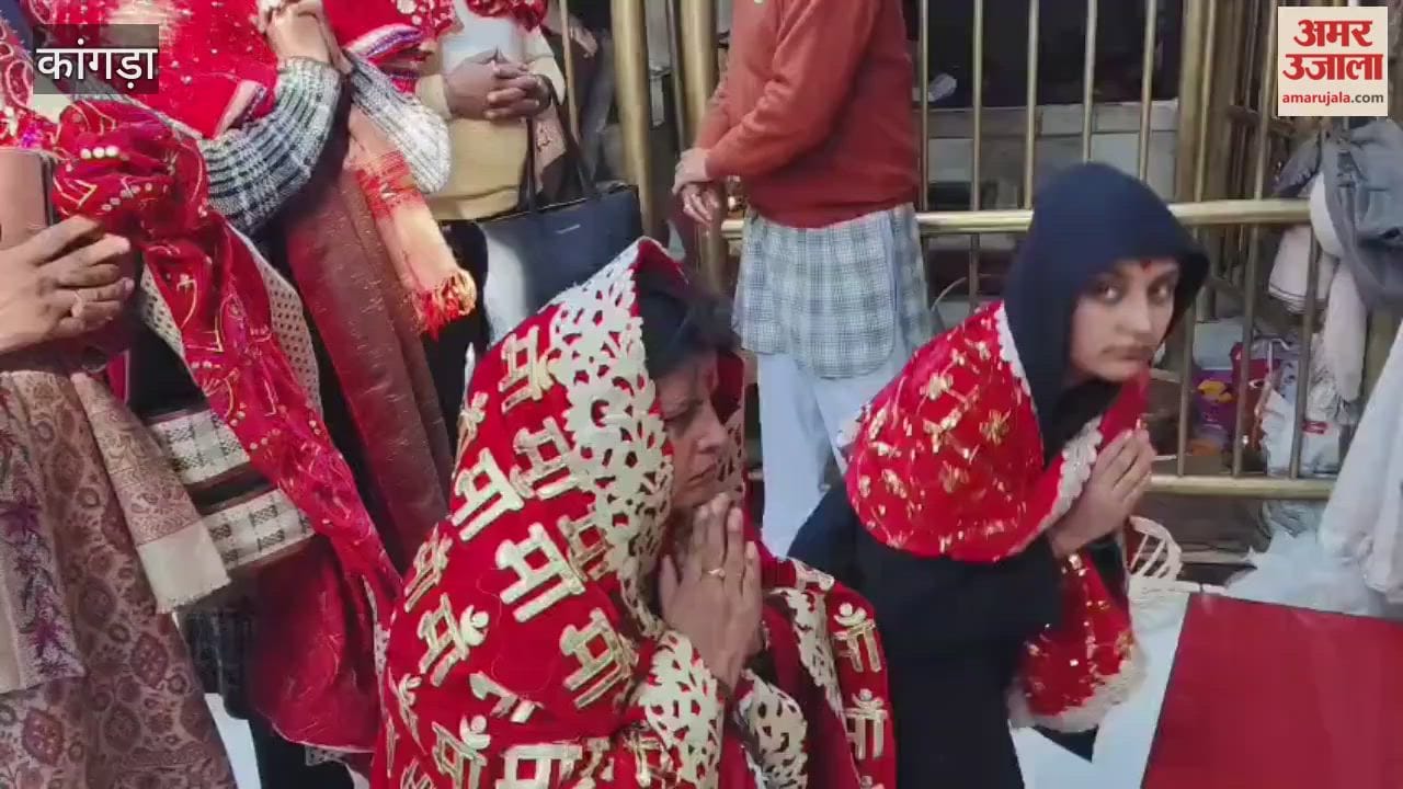 Kangra MLA Kamlesh Thakur offered prayers at the shrine of Maa Chintpurni, a revered Shakti Peeth