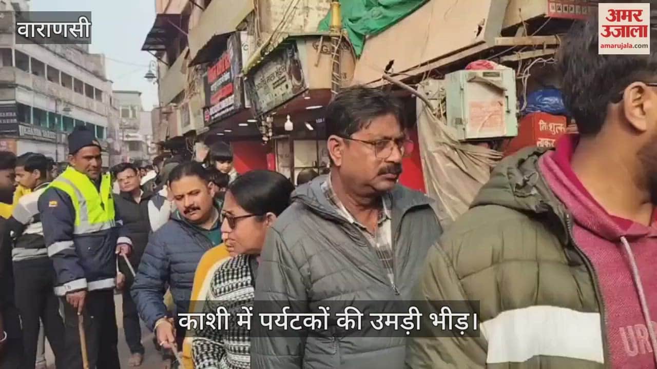 Crowds of tourists gathered in Kashi, people were stuck in traffic jams