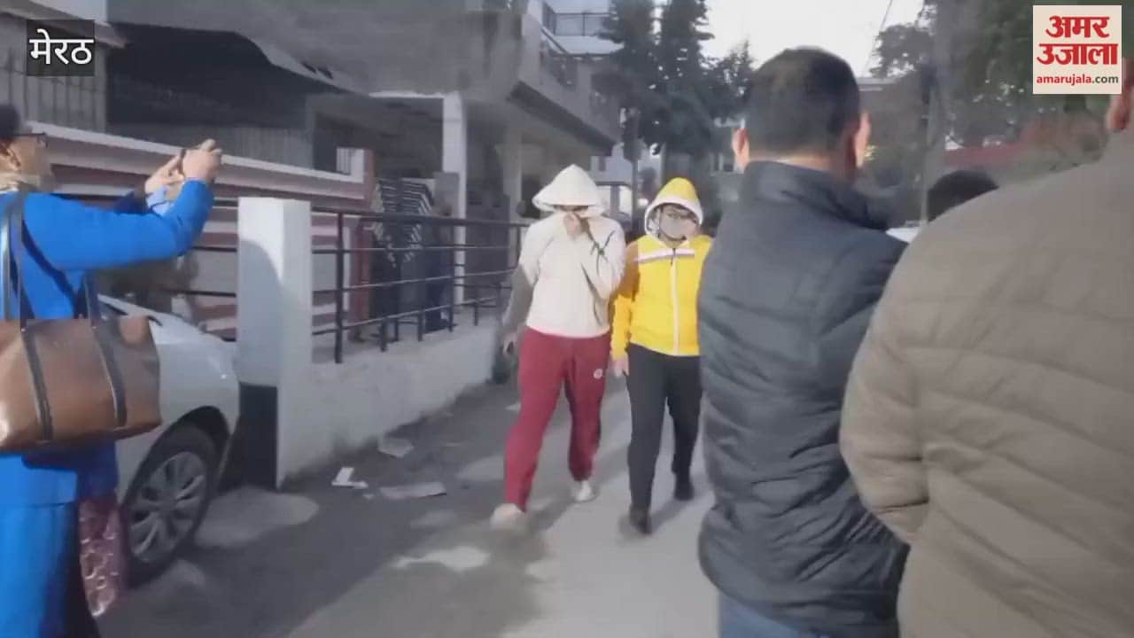 Meerut: Vinay Tyagi's two sons arrived for the last rites.