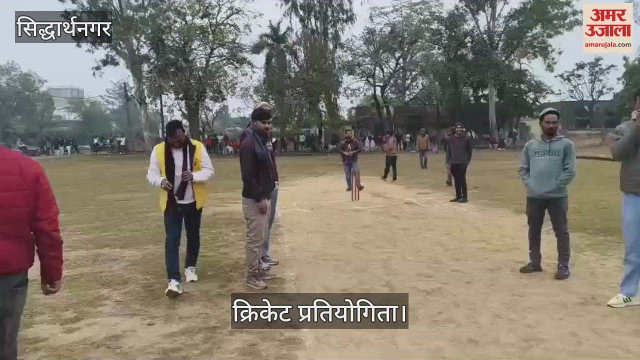 The players showed their performance with the bat, hitting many sixes.