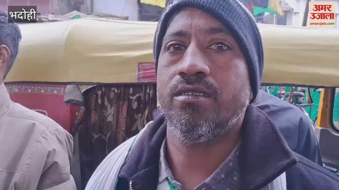 Angry auto drivers protested and expressed displeasure after being beaten up