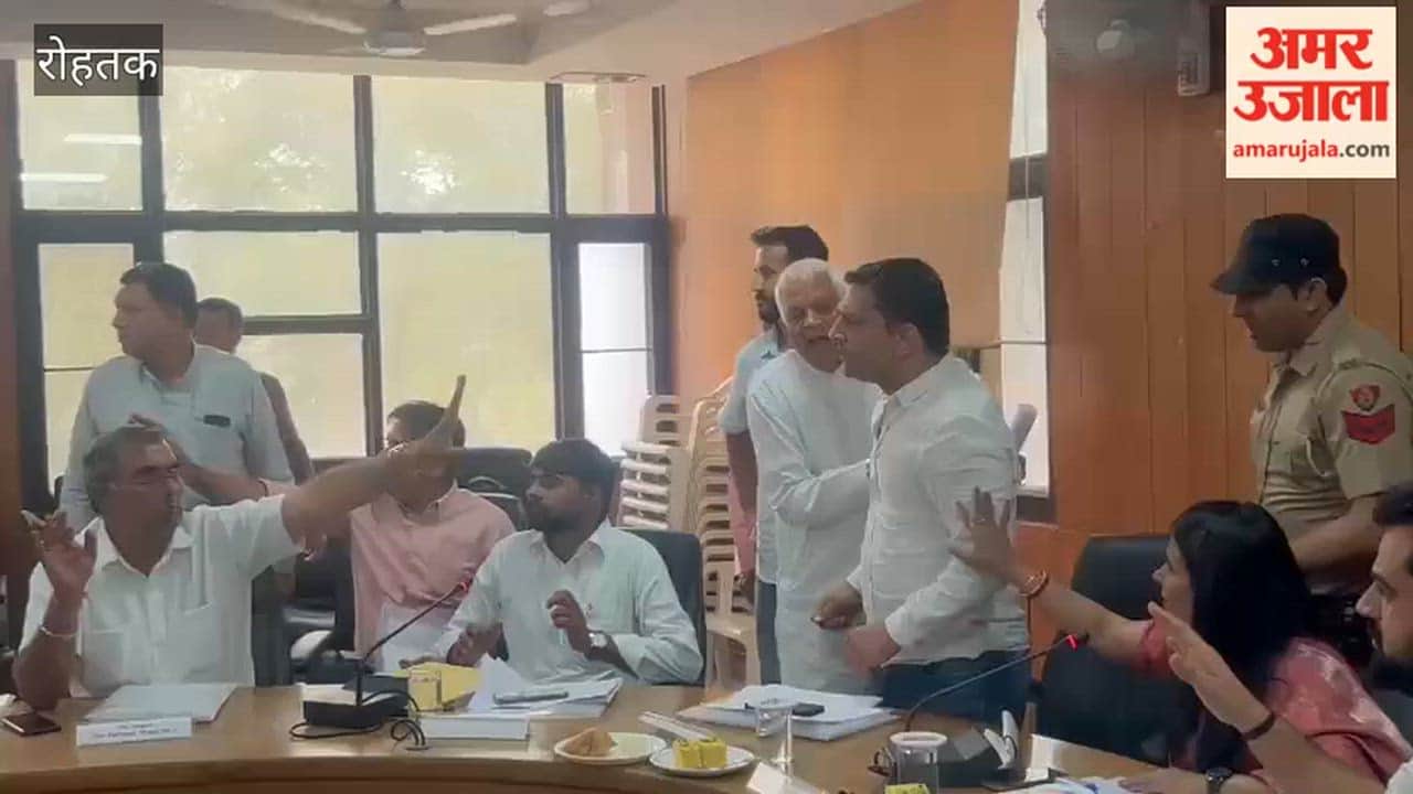 Uproar between councillors at the District Council House meeting in Rohtak