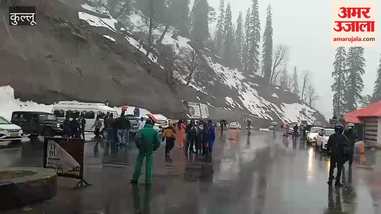 Manali: Snowfall in Atal Tunnel, rain in Manali