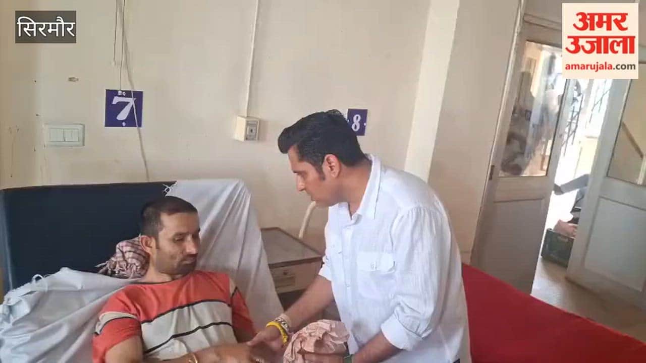 Sirmour On Vinay Kumar's birthday, Jaideep Sharma distributed fruits to the patients and enquired about their well-being