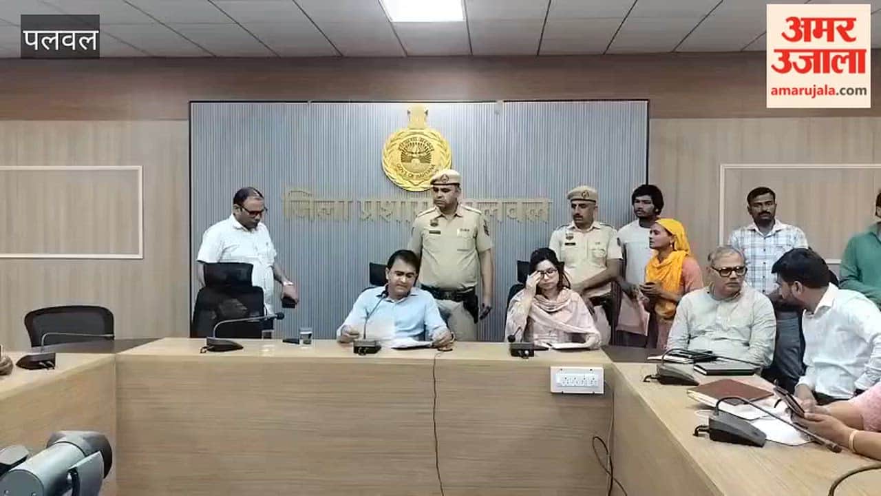 Deputy Commissioner Dr Vashishtha took cognizance of public problems in solution camp in Palwal