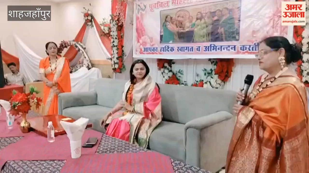 Women from Purvanchal danced to Holi songs in Shahjahanpur