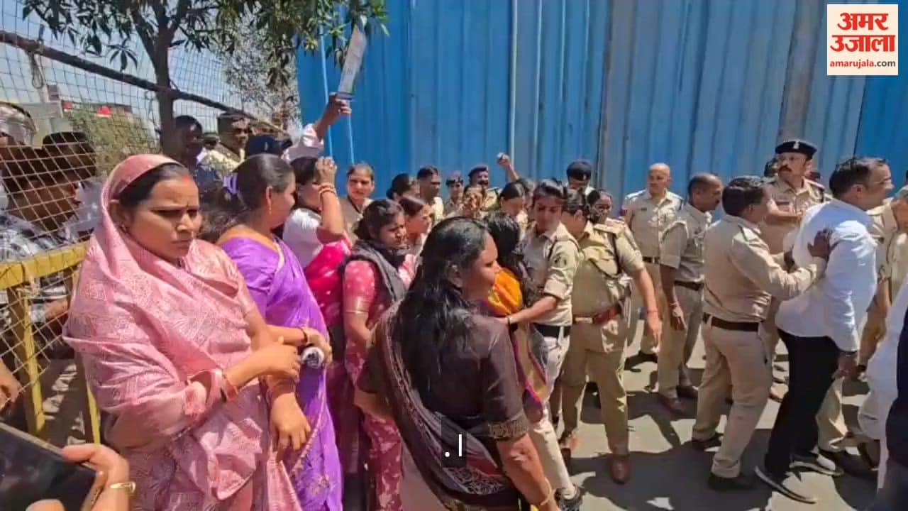 Congress protests over opium cultivation issue gheraoes BJP office in Rajnandgaon