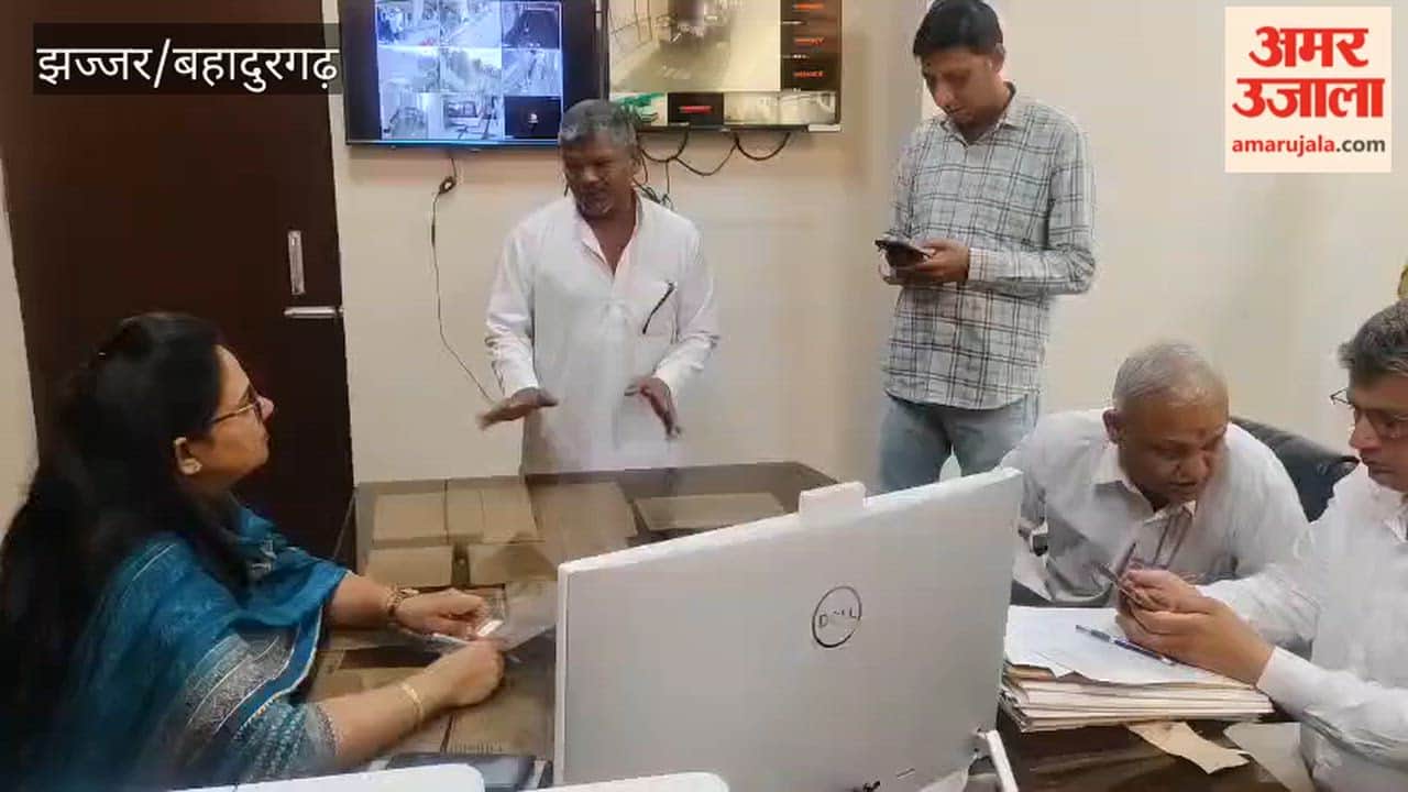 SDM Renuka Nandal listened to public problems in the solution camp.