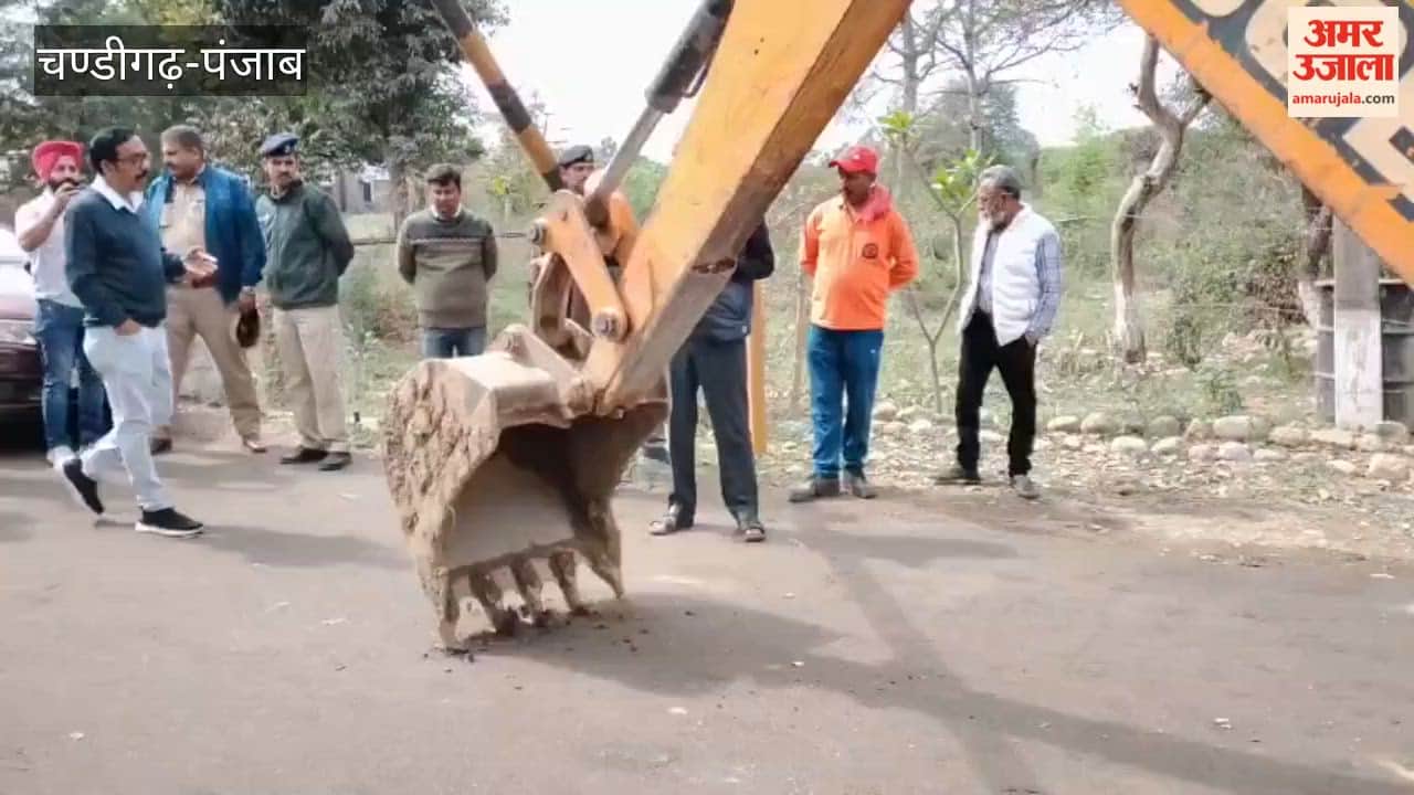 People got angry when the main gate of Defence Colony was closed in Pathankot