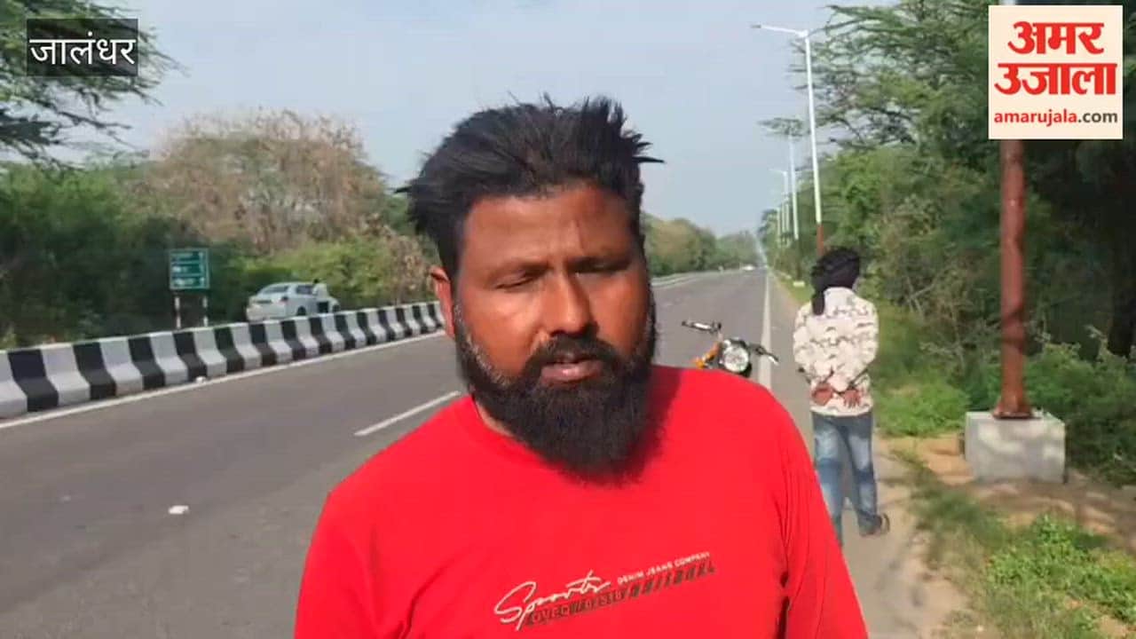 E-rickshaw lost balance and overturned four injured