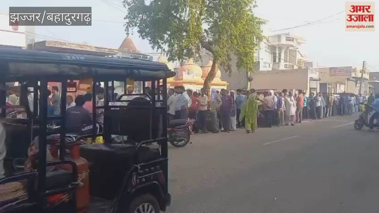 Long queue outside a gas agency in Jhajjar.