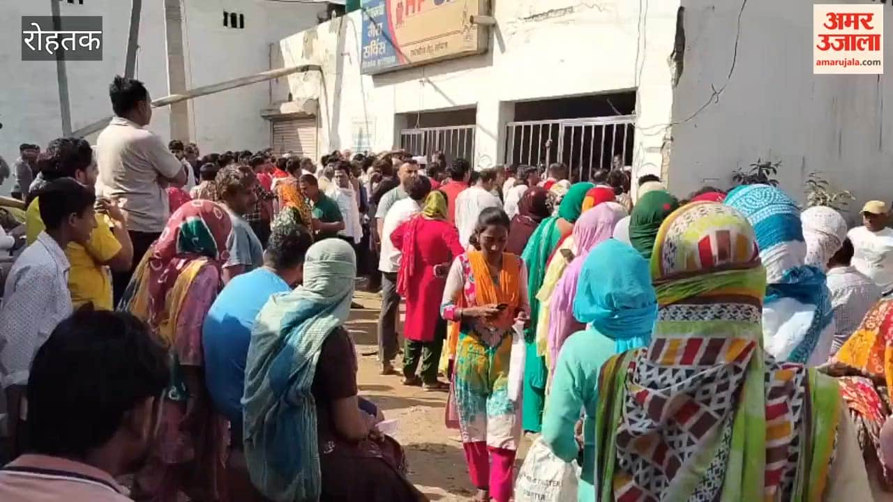 Gas cylinders distributed under police protection in Sampla, Rohtak.