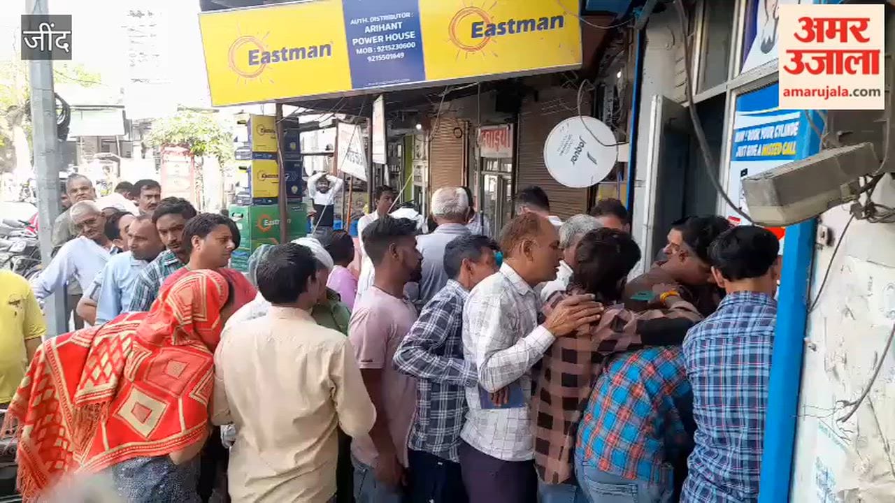 People in Jind distressed by the scramble for gas cylinders.
