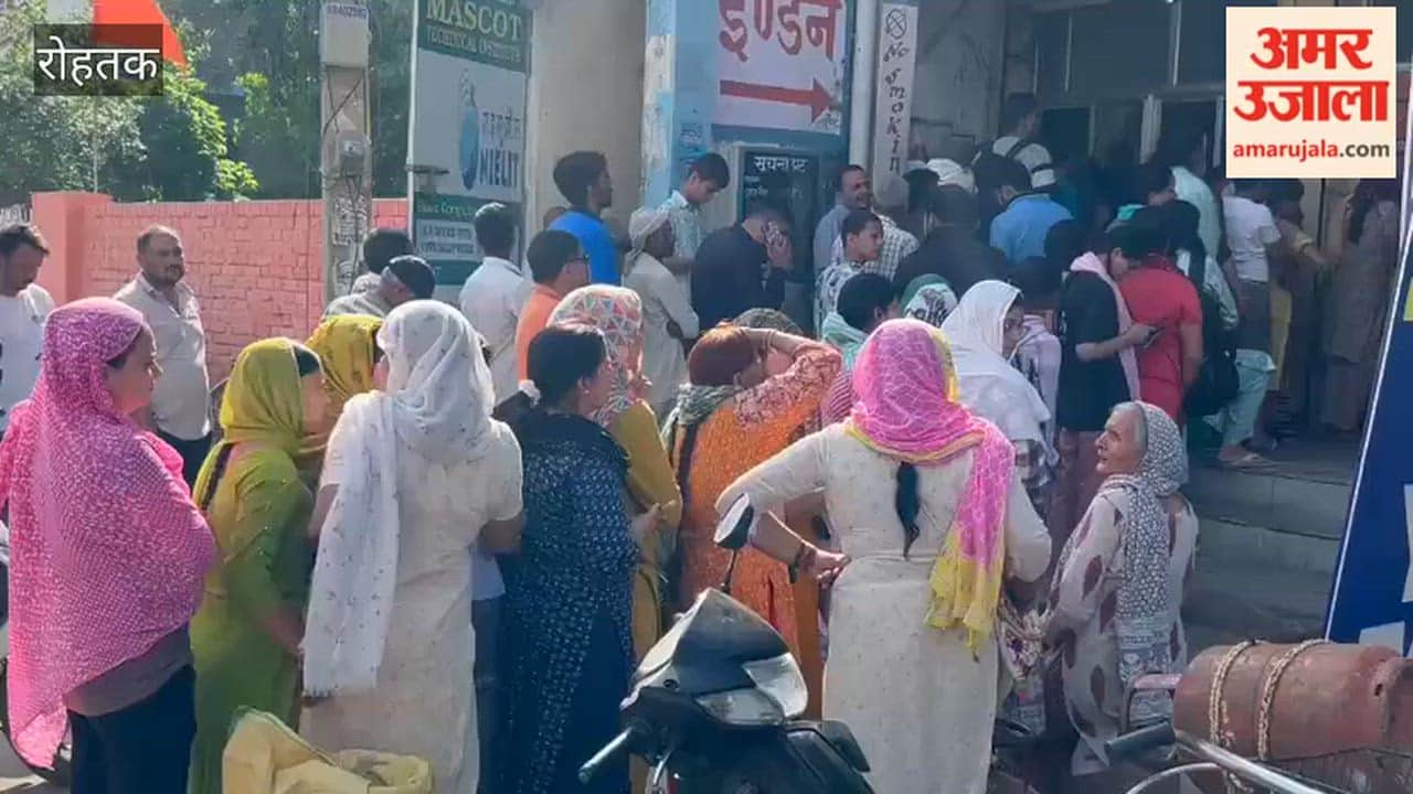 Crowds Gather Outside Agencies in Rohtak for Domestic Cylinders for the Third Consecutive Day