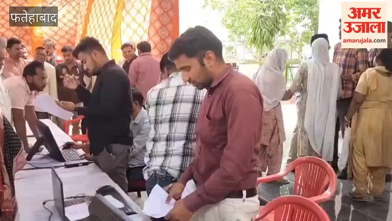 Crowds of elderly people throng pension-related grievance camp in Tohana, Fatehabad.