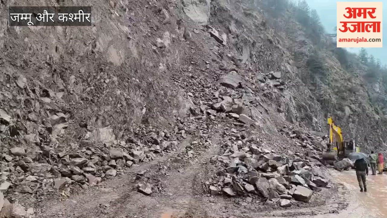 Landslides Near NS Bridge Disrupt Traffic on Baramulla–Uri Highway