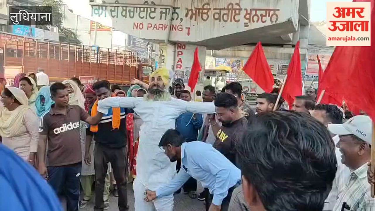 Safai sevaks and council workers staged a protest march in Jagraon to press for their demands.