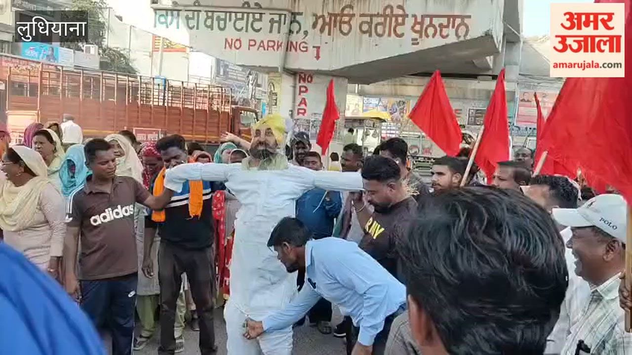 Safai sevaks and council workers staged a protest march in Jagraon to press for their demands.