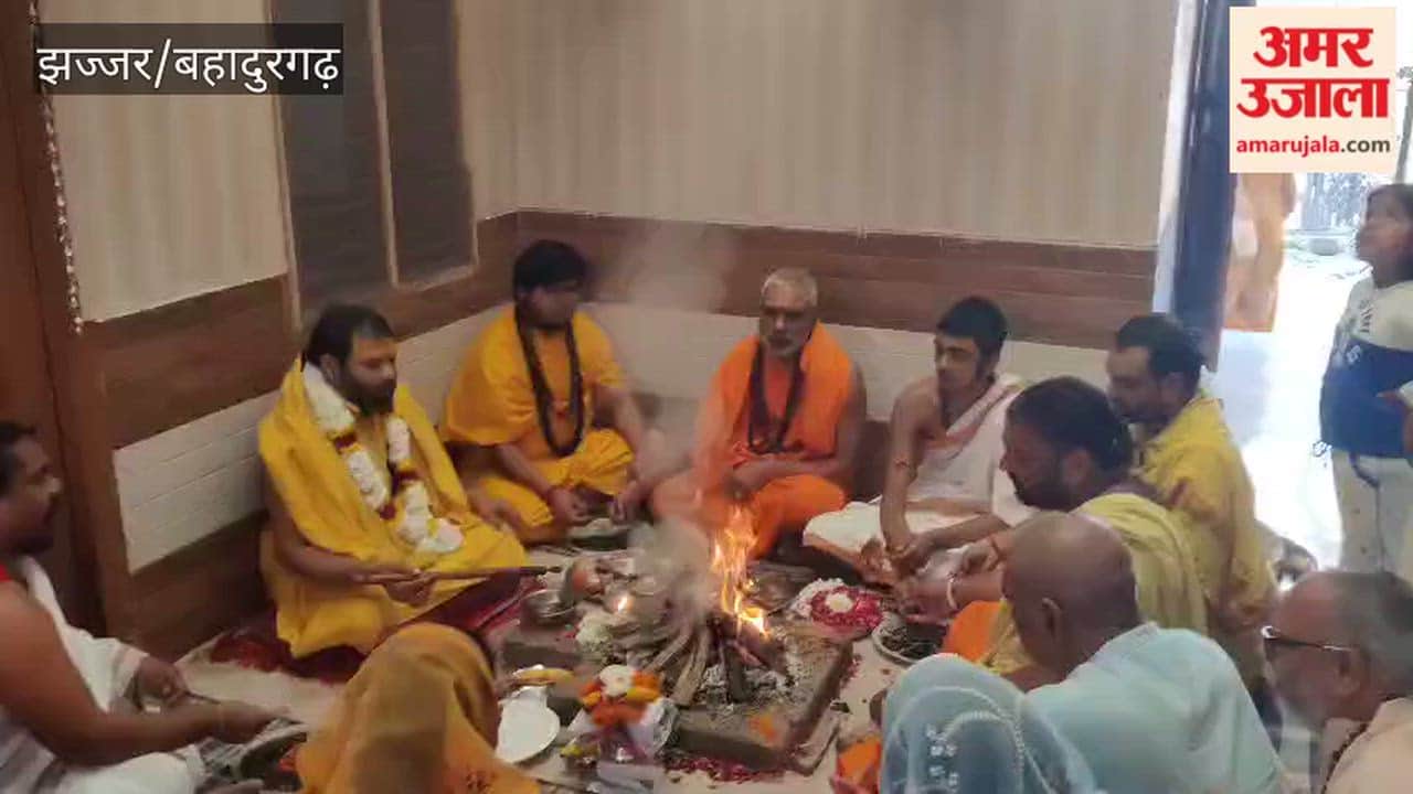 Bhagwat Katha concluded with a havan and a feast at Raghunath Maninder Mandal Town in Bahadurgarh