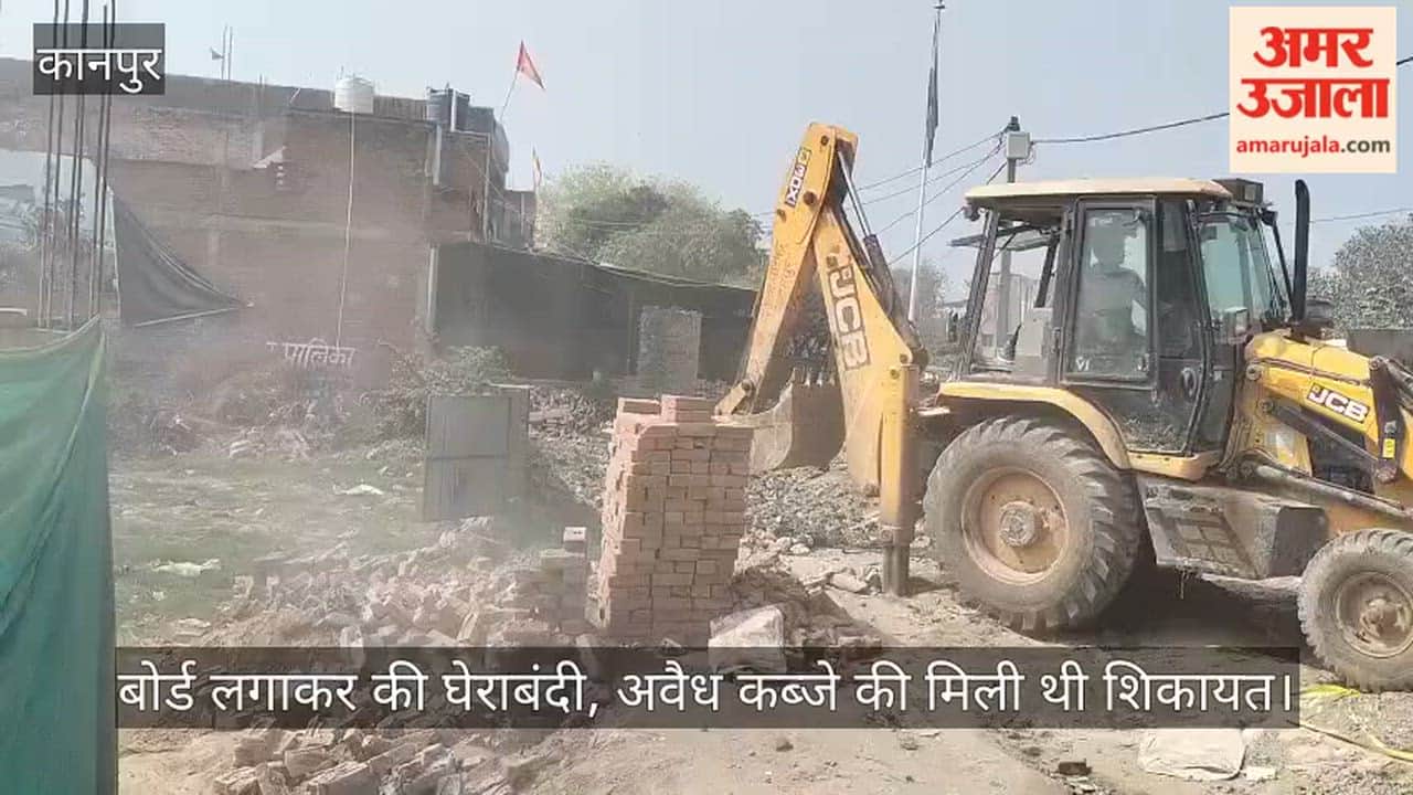 घाटमपुर: कूष्मांडा तिराहे पर पालिका की बड़ी कार्रवाई, सरकारी जमीन पर हुए अवैध कब्जे को ढहाया