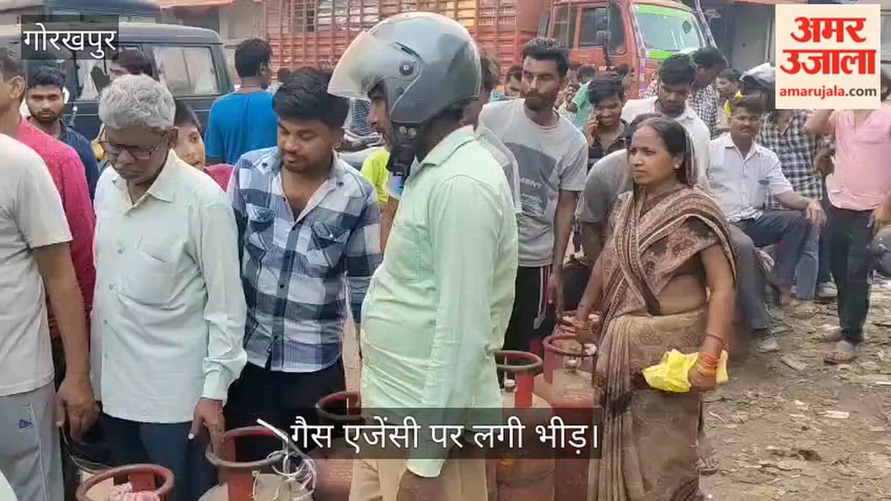 Crowd gathered at Indane Gas Agency for cylinders