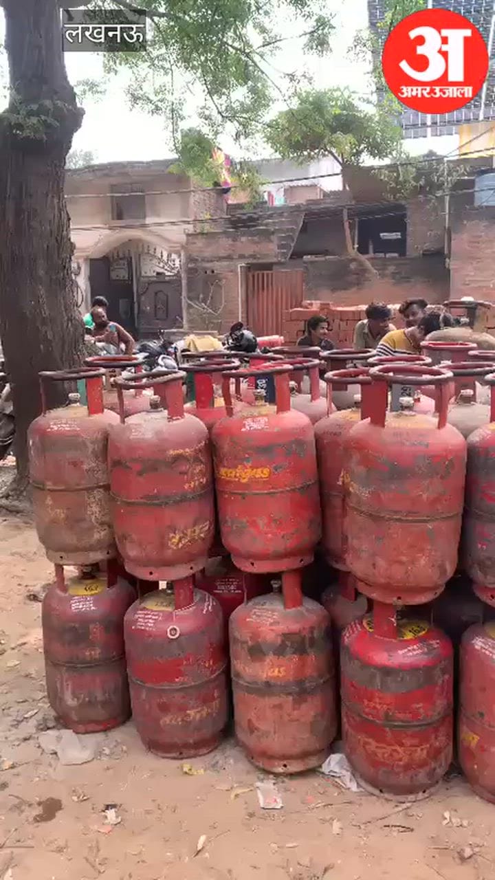 VIDEO: बेटियों की शादी में सिलिंडर बना बड़ी चिंता, ब्लैक में 1700 रुपये तक खरीदने को मजबूर परिवार