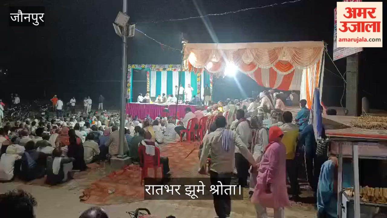 Birha competition at the Chaiti fair of Chandika Dham, audience danced all night long