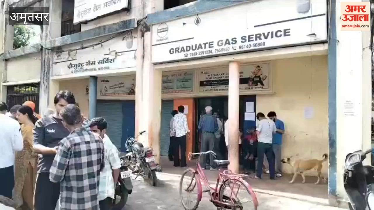 People in Amritsar are having to struggle to obtain gas cylinders