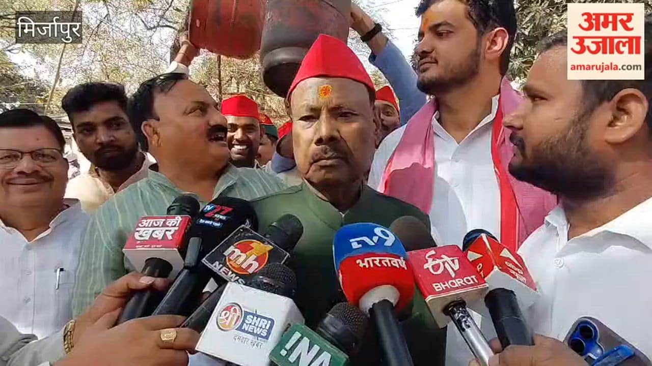 Samajwadi Party Workers Stage Protest in Mirzapur