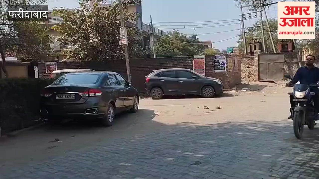 Problem of morning and evening jam due to illegal parking on alternative route in Faridabad