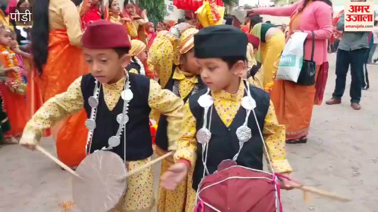 Srinagar: Phooldei Procession Held in Srinagar; Children Arrive with Flowers, Clad in Colorful Attire