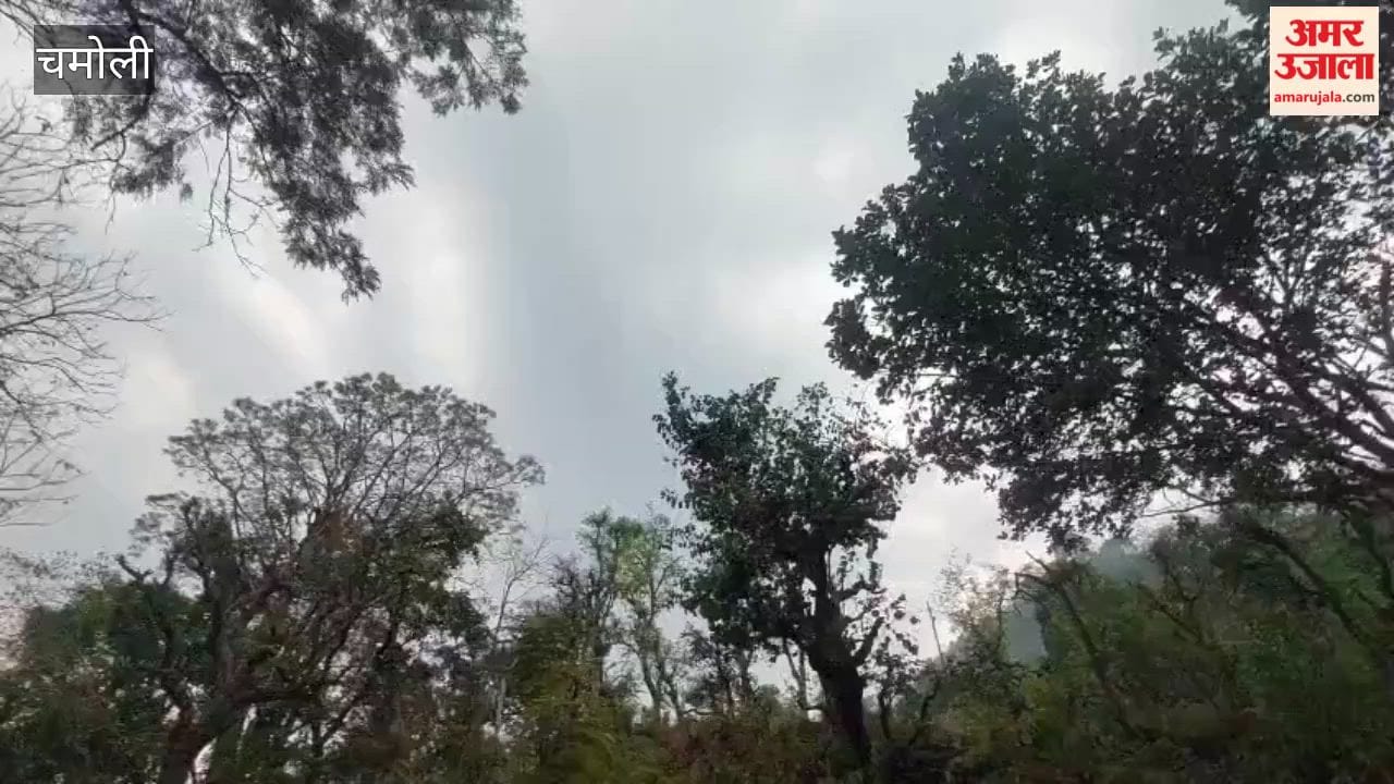 Karnaprayag: Clouds gather in the sky; possibility of rain.