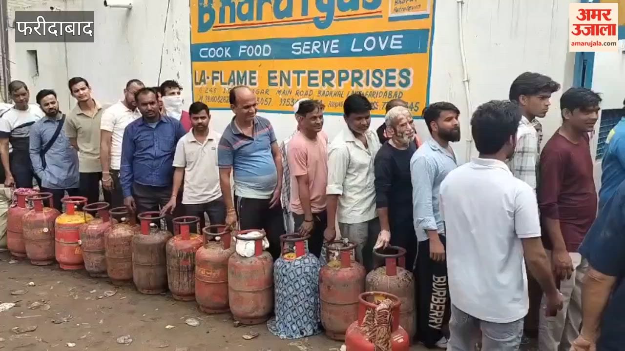 Crowds gathered at a gas agency in Faridabad to buy cylinders