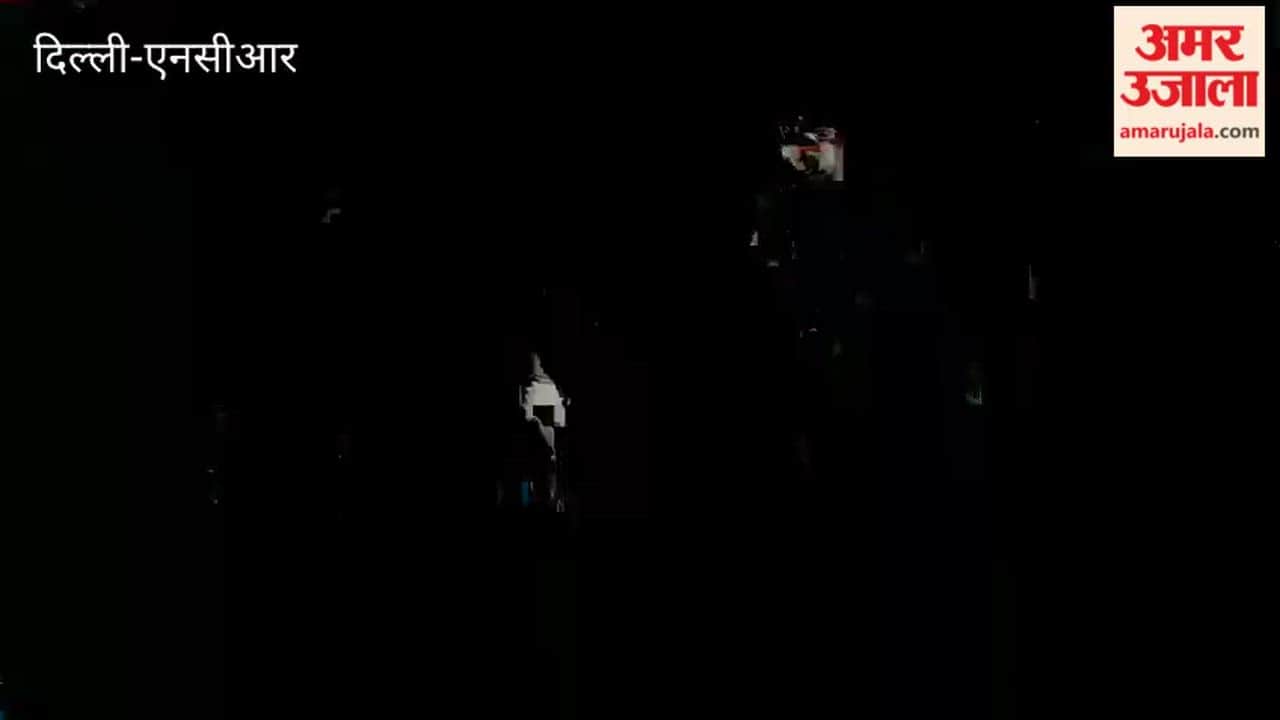 Long queues for LPG cylinders in Delhi