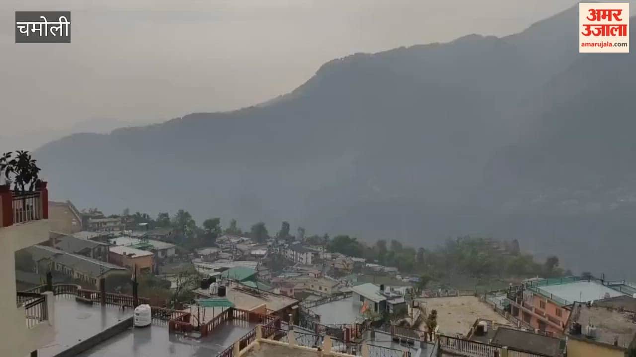 Chamoli: The weather has taken a turn once again; rain has begun in the lower regions, while snowfall is occurring in the higher altitudes